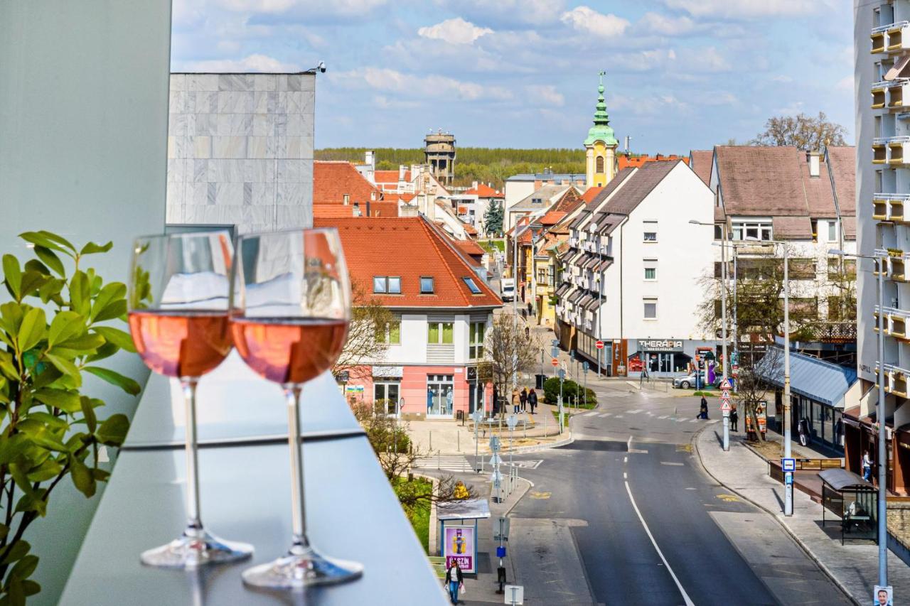 Teleki40 Central, Free Parking, Terrace * Дьєр